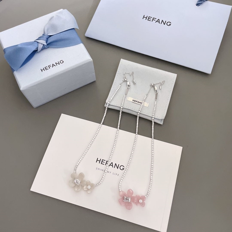 Ba*len*cia*ga necklaces